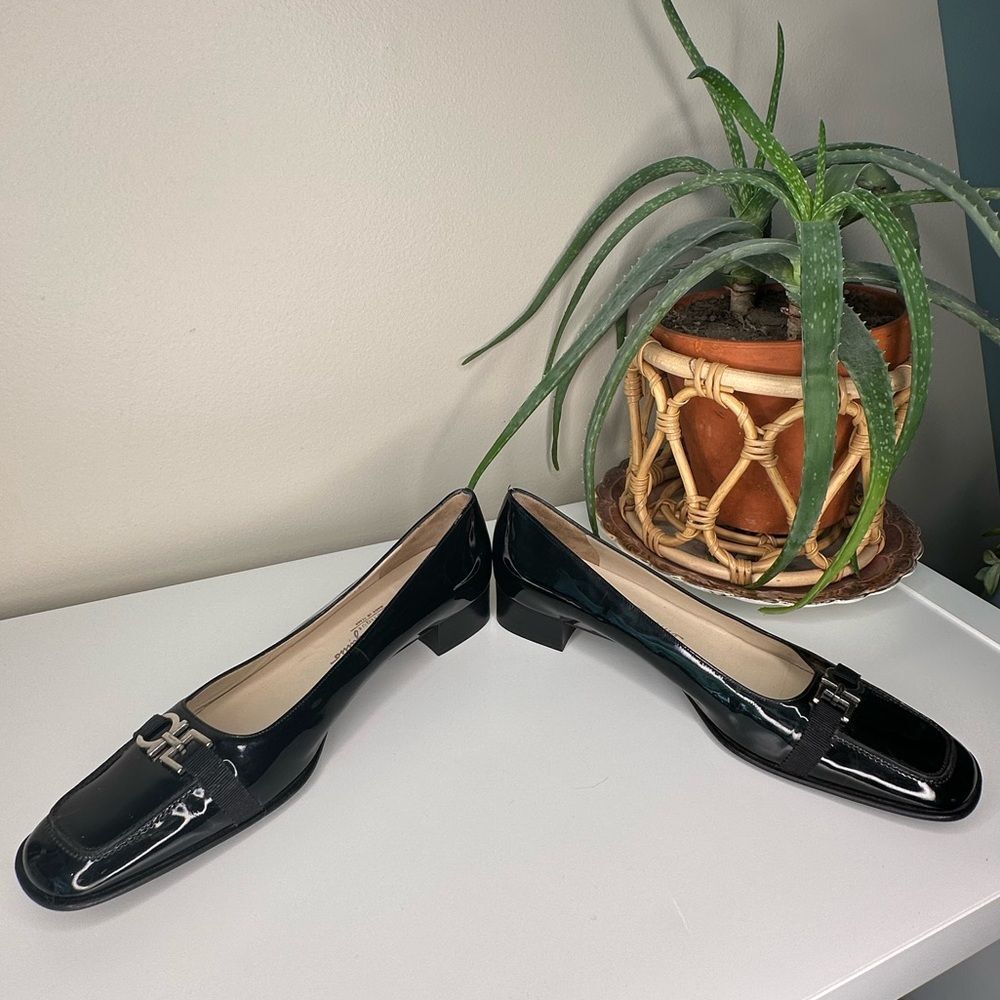 SALVATORE FERRAGAMO Vintage Letizia Black Patent Leather Loafers 7.5B | Gancini - Picture 3 of 10